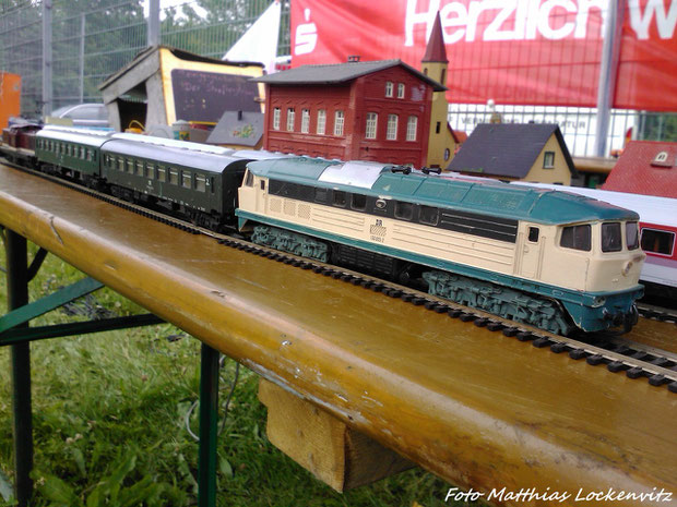 Personenzug der DR Mit der 130 005 & 110 025 auf der Ausstellungsanlage beim Stadtteilfest & Blaulichttag