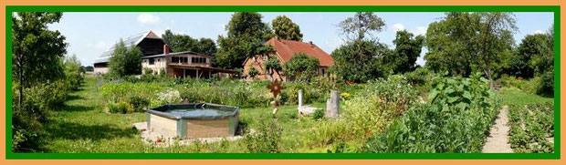 Garten mit Wasserbecken