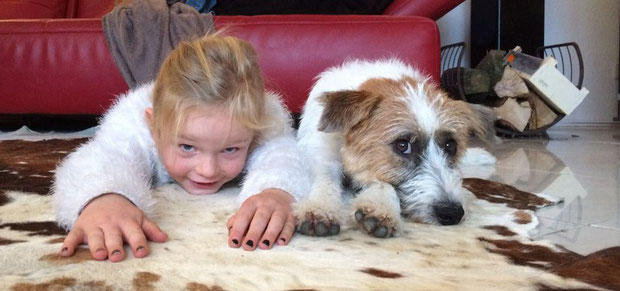 Hunde aus unserer Zucht sind Familienhunde :-) Hier Etu mit Isis