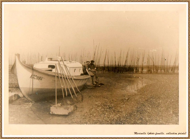 Gujan-Mestras autrefois : Pinasse "Lady" sur un parc à huître à marée basse, 2ème pinasse à mon grand-père, Bassin d'Arcachon (photo famille, collection privée)