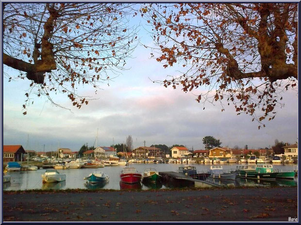 Fin d'après-midi automnale sur le port ostréicole de La Teste de Buch, Bassin d'Arcachon