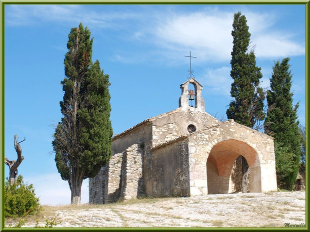 La chapelle Sainte Sixte à la sortie du village d'Eygalières dans les Alpilles, Bouches du Rhône