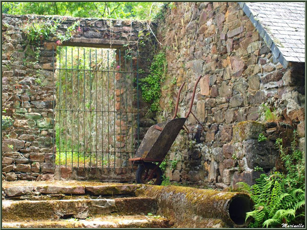 Propriété avec son lavoir (à droite) donnant sur Le Trieux, Pontrieux, Côte d'Armor (22)