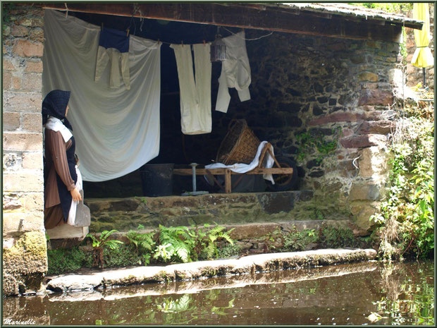 Lavoir et scène lavandière reconstituée sur Le Trieux, Pontrieux, Côte d'Armor (22) 