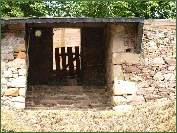 Lavoir déserté donnant sur Le Trieux, Pontrieux, Côte d'Armor (22) 