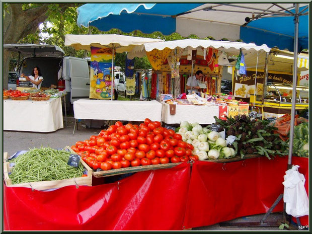 Marché de Provence, jeudi matin à Maussane Les Alpilles (13)