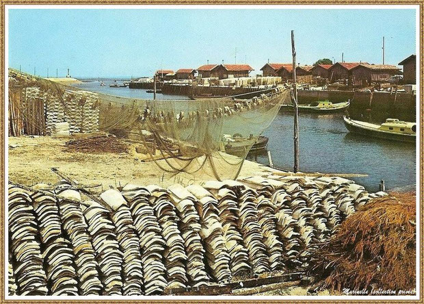 Gujan-Mestras autrefois : tuiles et filets de pêche sur quai dans la darse principale du Port de Larros, Bassin d'Arcachon (carte postale, collection privée)