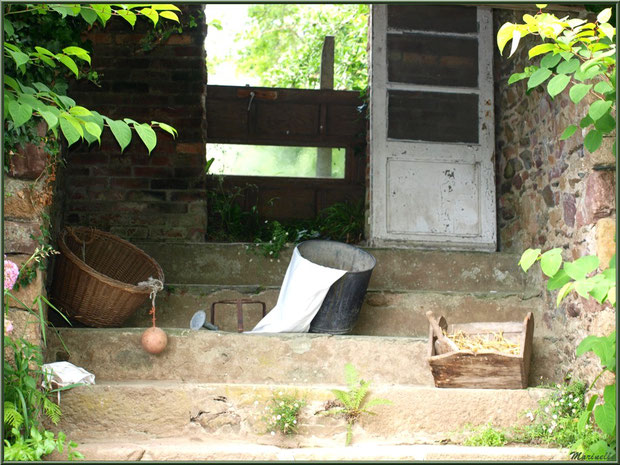 Lavoir et scène lavandière reconstituée sur Le Trieux, Pontrieux, Côte d'Armor (22) 