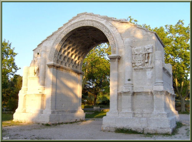 L'Arc de Triomphe des Antiques à Saint Rémy de Provence, Alpilles (13)