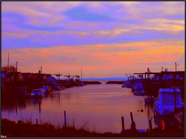 Le port d'Arès au soleil couchant, Bassin d'Arcachon