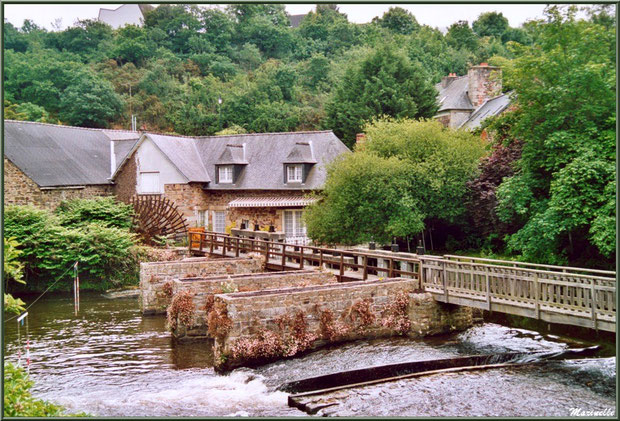 Le Moulin de Richel et sa passerelle en bois sur Le Trieux à Pontrieux, Côte d'Armor (22) 