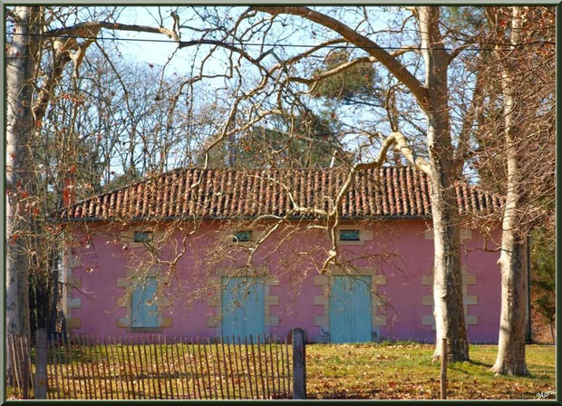 Maison dans l'airial de la chapelle Saint-Roch à Saugnacq-et-Muret (40)