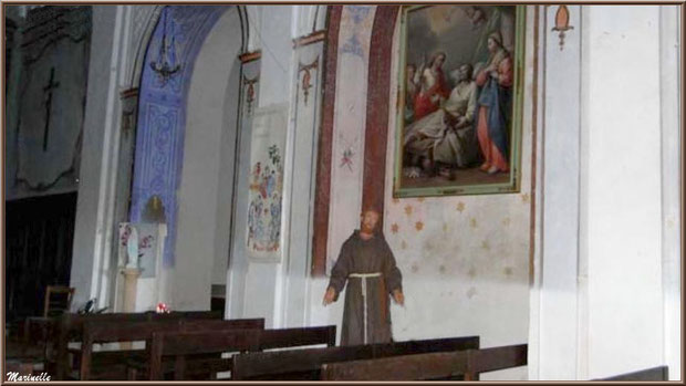 Intérieur de l'église romane Saint Romain, village du Lioux, Lubéron (84)