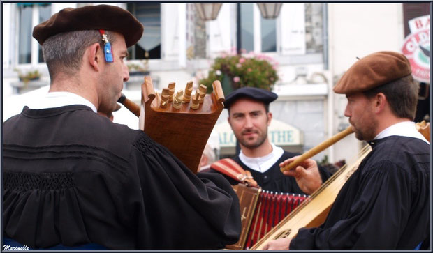 Musiciens Ossalois à la Fête au Fromage, Hera deu Hromatge, à Laruns en Vallée d'Ossau (64) 