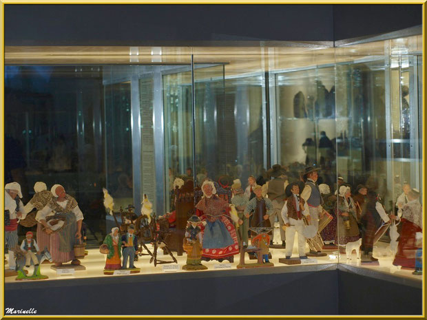 Musée des Santons, Baux-de-Provence, Apilles (13) : santons de divers santonniers 