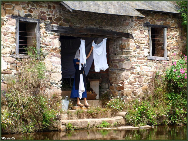 Lavoir et scène lavandière reconstituée sur Le Trieux, Pontrieux, Côte d'Armor (22) 