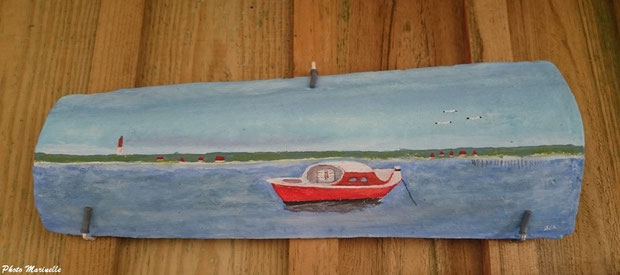 L'Atelier à JLA - "Pinasse au mouillage au large du Cap Ferret" - Peinture sur tuile ostréicole (Bassin d'Arcachon)