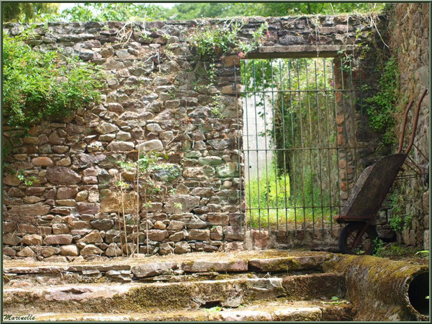 Propriété avec son lavoir (à droite) donnant sur Le Trieux, Pontrieux, Côte d'Armor (22) 