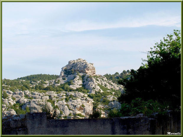 Vue sur les Alpilles depuis l'esplanade du château, Château des Baux-de-Provence, Alpilles (13)