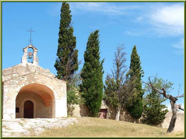 La chapelle Sainte Sixte à la sortie du village d'Eygalières dans les Alpilles, Bouches du Rhône