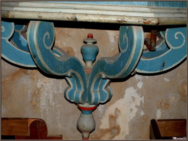 Pied du socle de la chaire du XVIIème/XVIIIème siècle à église Saint Pierre de Mons à Belin-Beliet (Gironde)