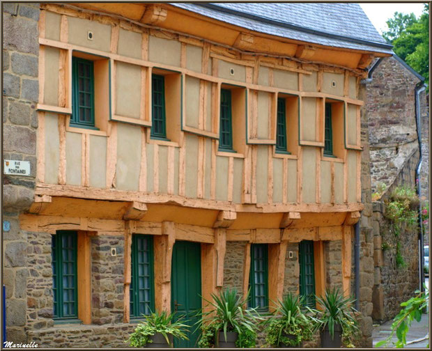 Façade d'une maison ancienne en centre ville de Pontrieux (Rue des Fontaines), Côte d'Armor (22) 