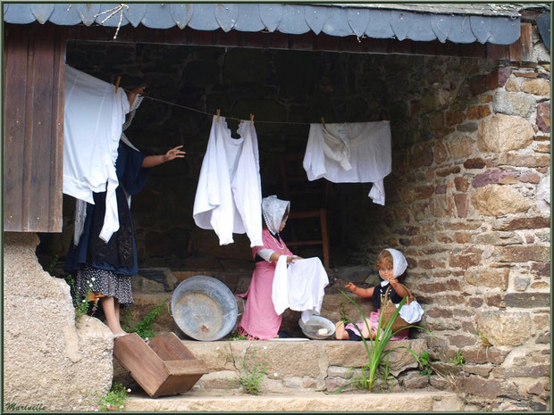 Lavoir et scène lavandière reconstituée sur Le Trieux, Pontrieux, Côte d'Armor (22) 