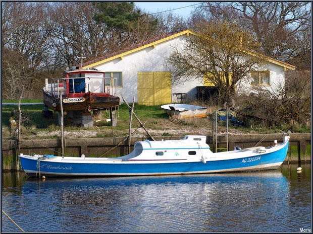 Pinasse "L'Escalumade" à quai au port d'Arès, Bassin d'Arcachon