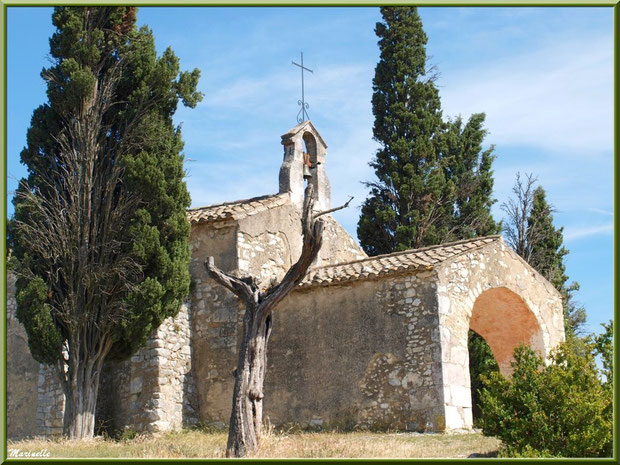 La chapelle Sainte Sixte à la sortie du village d'Eygalières dans les Alpilles, Bouches du Rhône