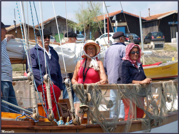 Le canot sardinier "Argo II" arrive dans le port - Fête du Retour de la Pêche à la Sardine 2014 à Gujan-Mestras, Bassin d'Arcachon (33) 