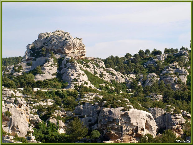 Vue sur les Alpilles depuis l'esplanade du château, Château des Baux-de-Provence, Alpilles (13)