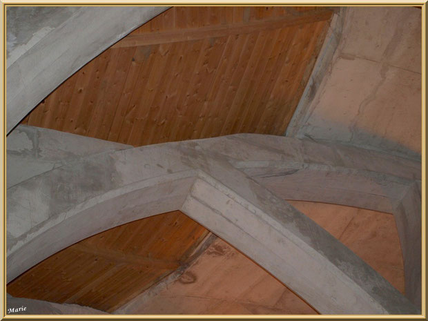 Une des voûtes "cathédrales" de la cave souterraine du Château Romanin à Saint Rémy de Provence, Alpilles (13)