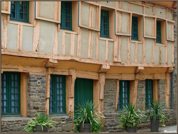 Façade d'une maison ancienne en centre ville de Pontrieux (Rue des Fontaines), Côte d'Armor (22)  