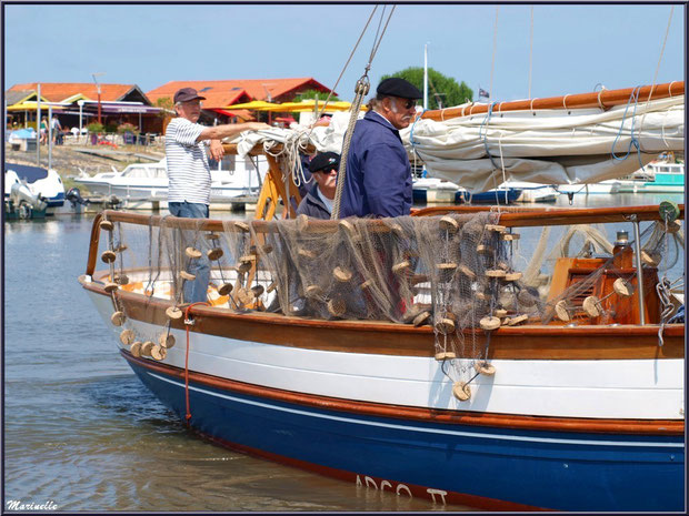 Le canot sardinier "Argo II" accoste dans le port - Fête du Retour de la Pêche à la Sardine 2014 à Gujan-Mestras, Bassin d'Arcachon (33) 