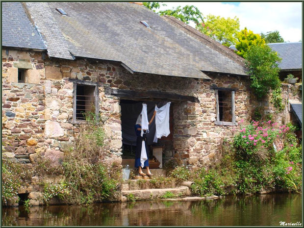 Lavoir et scène lavandière reconstituée sur Le Trieux, Pontrieux, Côte d'Armor (22) 