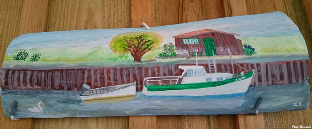 L'Atelier à JLA - Pour Laurence "Cabane, bateau et son annexe, au Port de Gujan ou Passerelle à Gujan-Mestras" - Peinture sur tuile ostréicole (Bassin d'Arcachon)