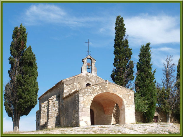 La chapelle Sainte Sixte à la sortie du village d'Eygalières dans les Alpilles, Bouches du Rhône
