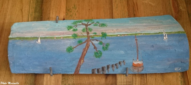 L'Atelier à JLA - "Voiliers sur mer en bordure de forêt" - Peinture sur tuile ostréicole (Bassin d'Arcachon)