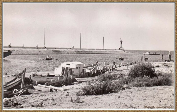 Gujan-Mestras autrefois : en 1954, l'entrée du Port de Larros et la Jetée du Christ, Bassin d'Arcachon (carte postale - version NB, collection privée)