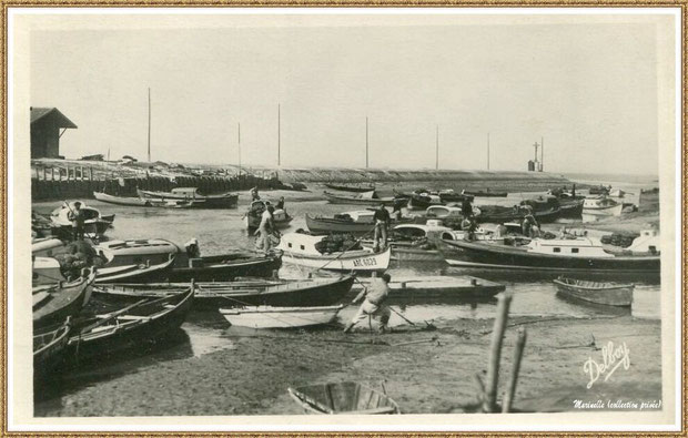 Gujan-Mestras autrefois : en 1949, arrivée des bateaux, angle darses principale et secondaire, Port de Larros (avec la Jetée du Christ), Bassin d'Arcachon (carte postale, collection privée)