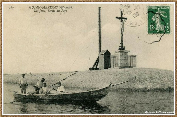 Gujan-Mestras autrefois : en 1908, pinassotte sortant en mer devant la Jetée du Christ et son phare, Port de Larros, Bassin d'Arcachon (carte postale, collection privée)