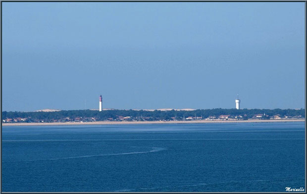 Le phare et le sémaphore du Cap Ferret vue depuis le lieu-dit "La Corniche" à Pyla-sur-Mer