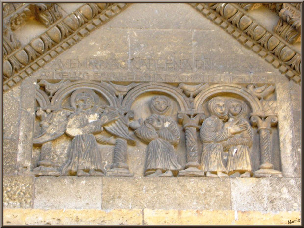 La chapelle Saint Gabriel à Saint Etienne du Grès dans les Alpilles (Bouches du Rhône) : partie supérieure de la coupole représentant l'Annonciation