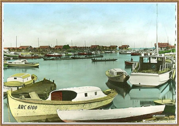 Gujan-Mestras autrefois : Pinasses, chalands... dans la darse principale du Port de Larros, Bassin d'Arcachon (carte postale, collection privée) 