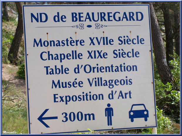 Panneau à l'entrée de l'étroite route (presque un chemin goudronné) menant à la chapelle Notre Dame de Beauregard, village d'Orgon, entre Alpilles et Lubéron (13)