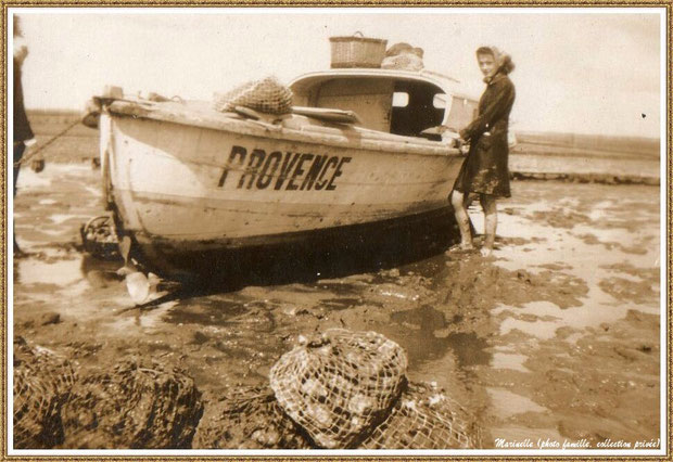 Gujan-Mestras autrefois : Pinasse "Provence" sur un parc à huître à marée basse, 1ère pinasse à mon grand-père, Bassin d'Arcachon (photo famille, collection privée)