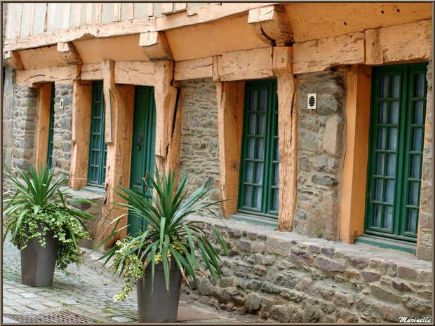 Façade d'une maison ancienne en centre ville de Pontrieux (Rue des Fontaines), Côte d'Armor (22)  