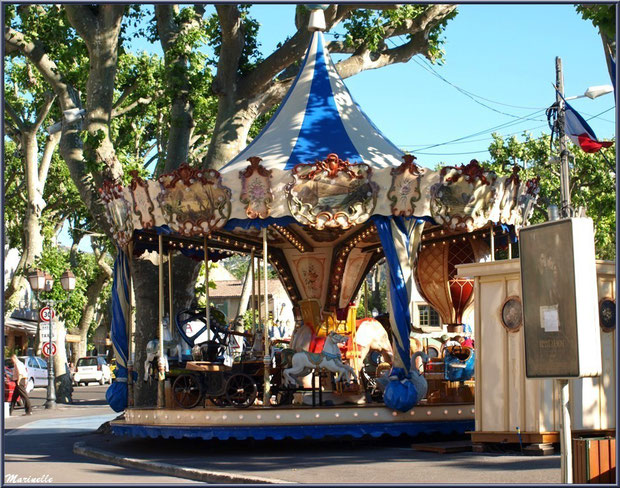 Le carrousel, Place de la République à Saint Rémy de Provence, Alpilles (13)