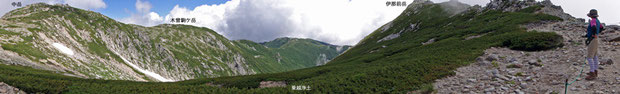 八丁坂を登り切った乗越浄土（のっこしじょうど）の風景