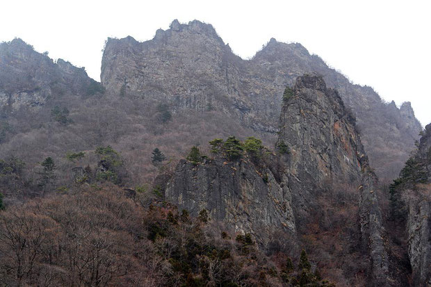 妙義山　赤城山、榛名山と共に上毛三山の一つ　　2007.04.01